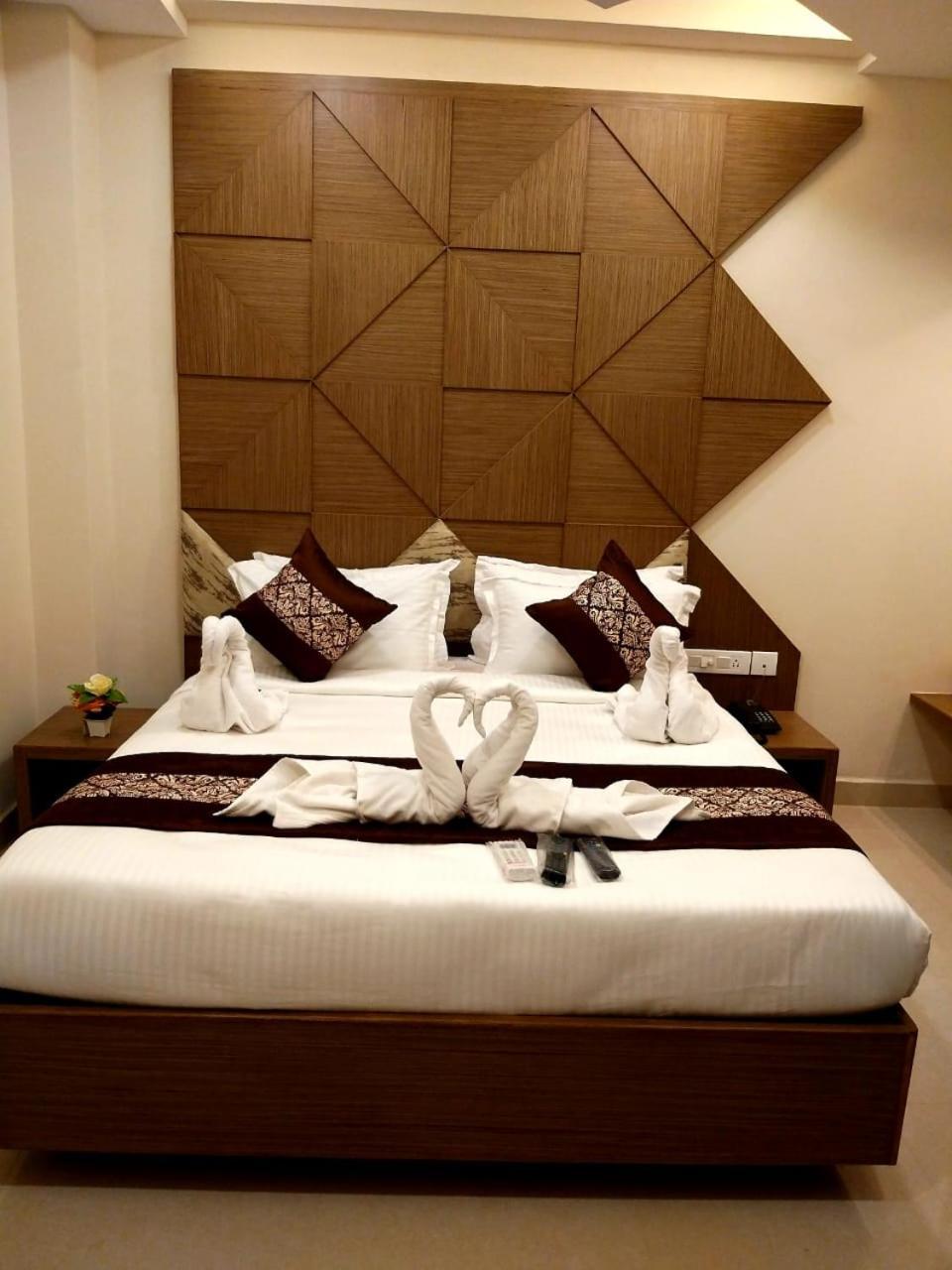 Hotel Grand Elegant à Chennai Extérieur photo