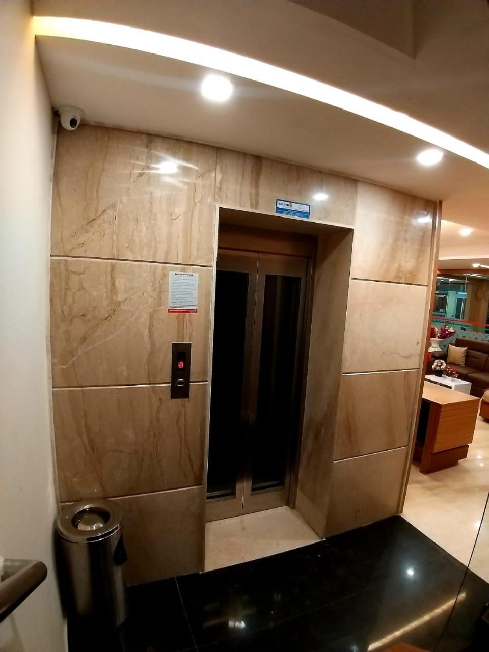 Hotel Grand Elegant à Chennai Extérieur photo