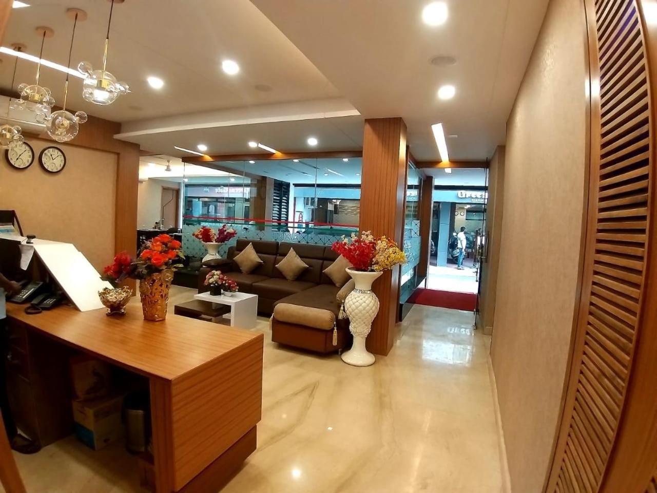 Hotel Grand Elegant à Chennai Extérieur photo