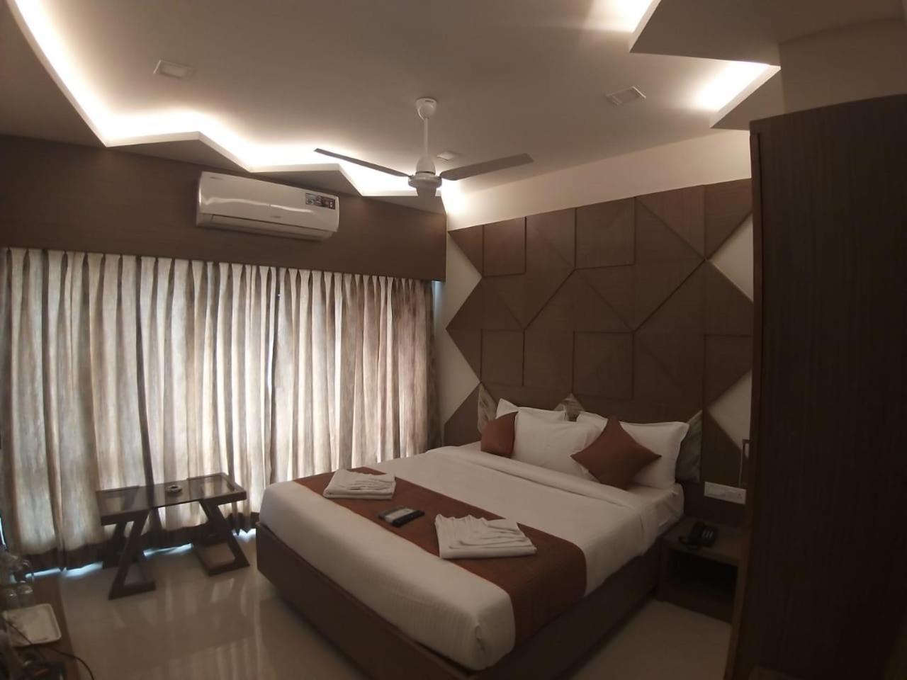 Hotel Grand Elegant à Chennai Extérieur photo