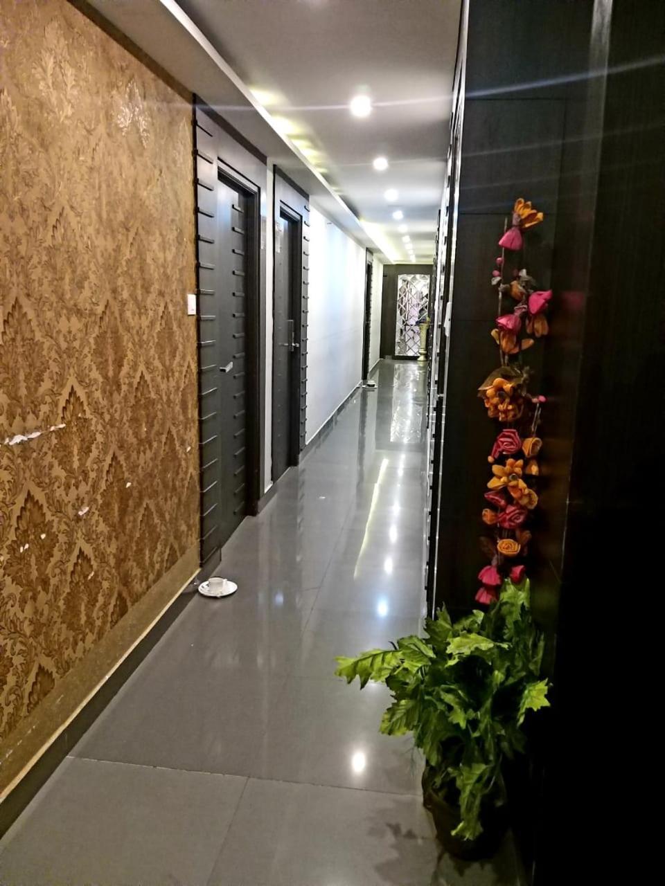 Hotel Grand Elegant à Chennai Extérieur photo