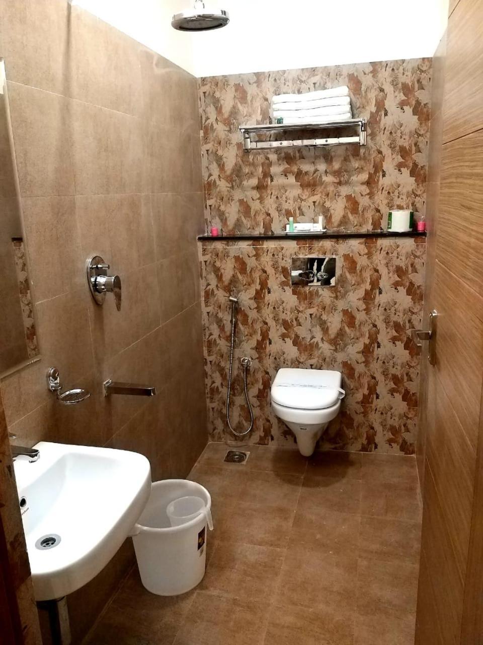 Hotel Grand Elegant à Chennai Extérieur photo
