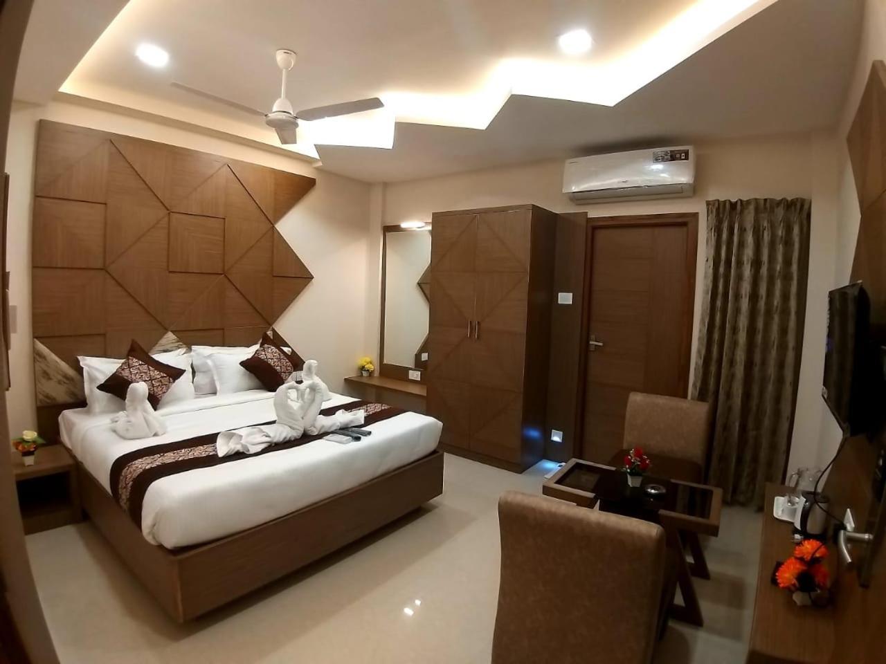 Hotel Grand Elegant à Chennai Extérieur photo