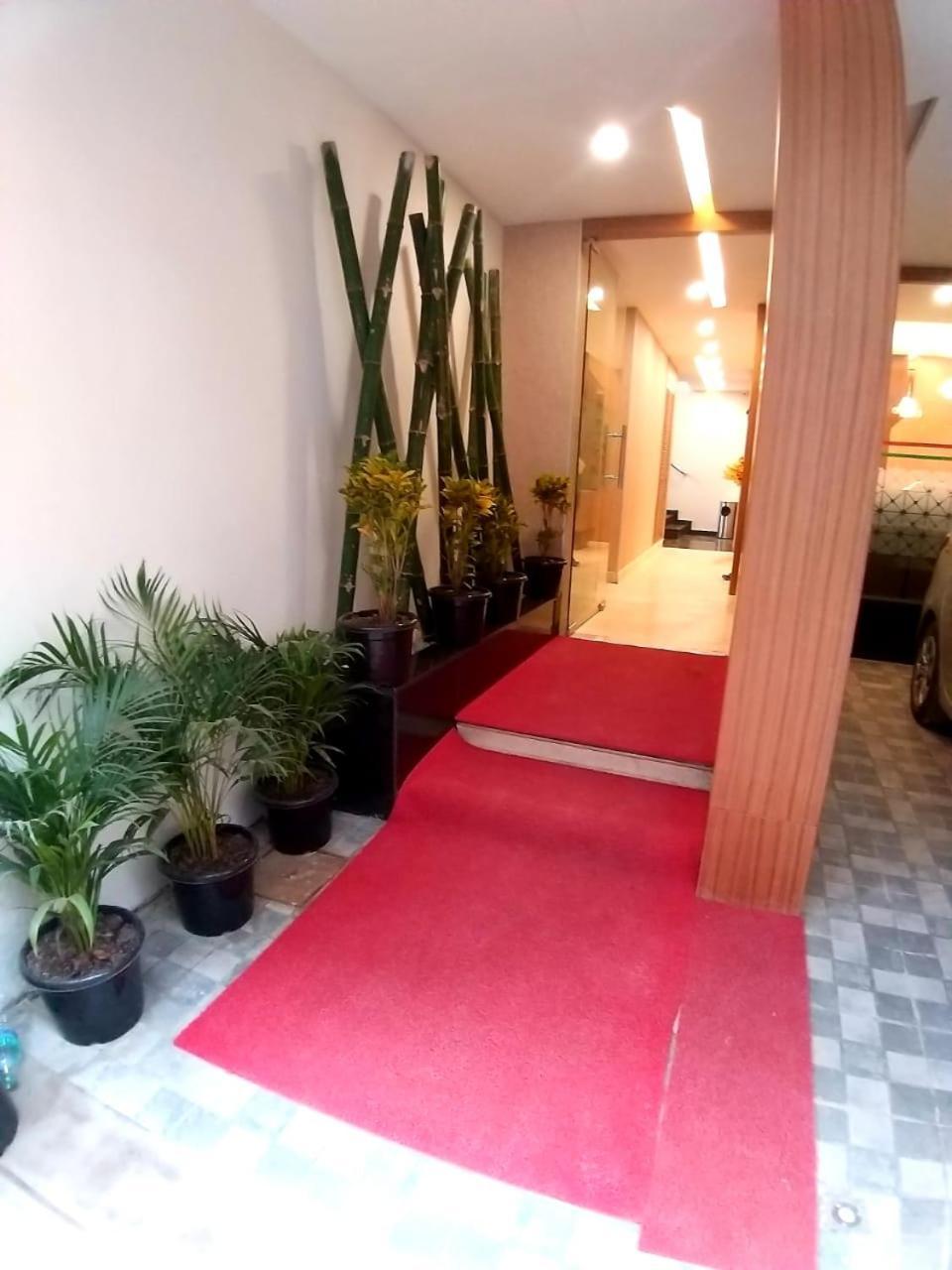 Hotel Grand Elegant à Chennai Extérieur photo