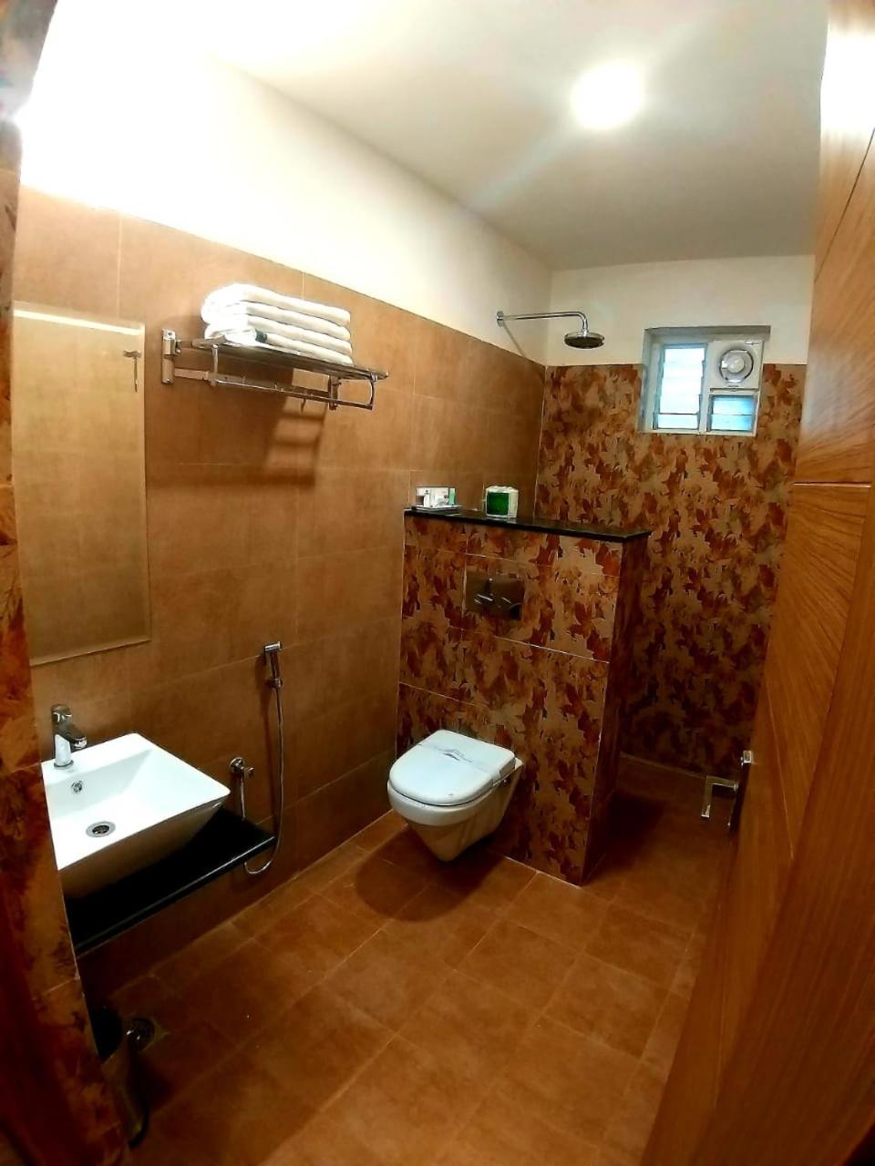 Hotel Grand Elegant à Chennai Extérieur photo