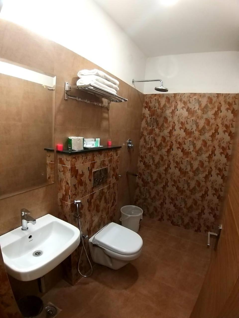 Hotel Grand Elegant à Chennai Extérieur photo