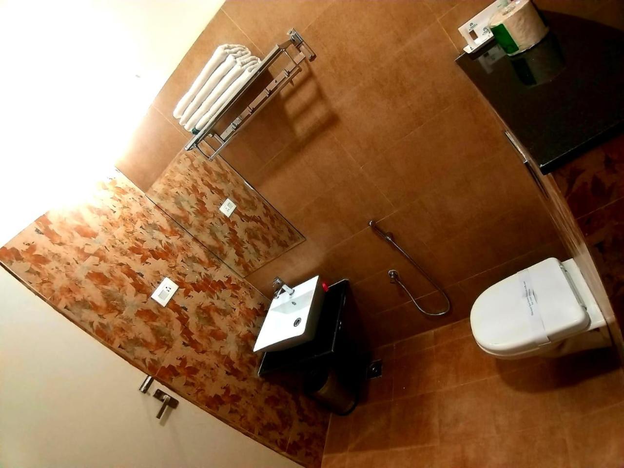 Hotel Grand Elegant à Chennai Extérieur photo